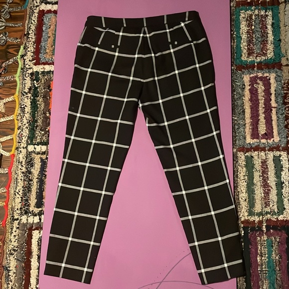 H&M size 8 black and white window pane capri pants - Picture 3 of 3